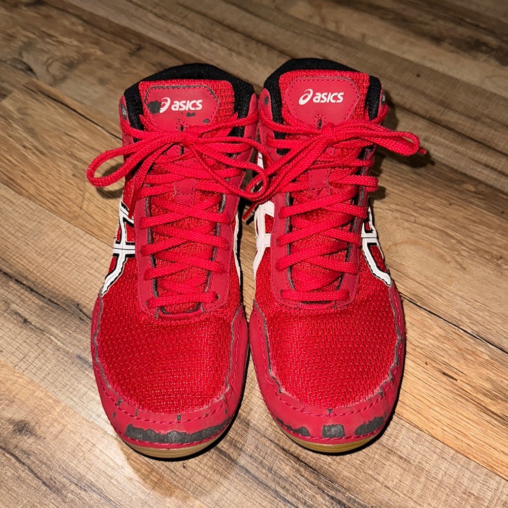 Boys Asics Wrestling Shoes Size 3.5